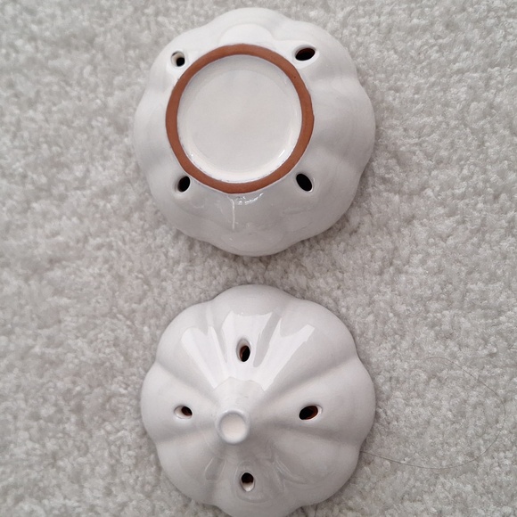 Terracotta Garlic Keeper - Picture 3 of 3